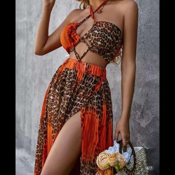 🔥HP🔥Leopard print halter backless dress.🔥🔥🔥 - Picture 3 of 4